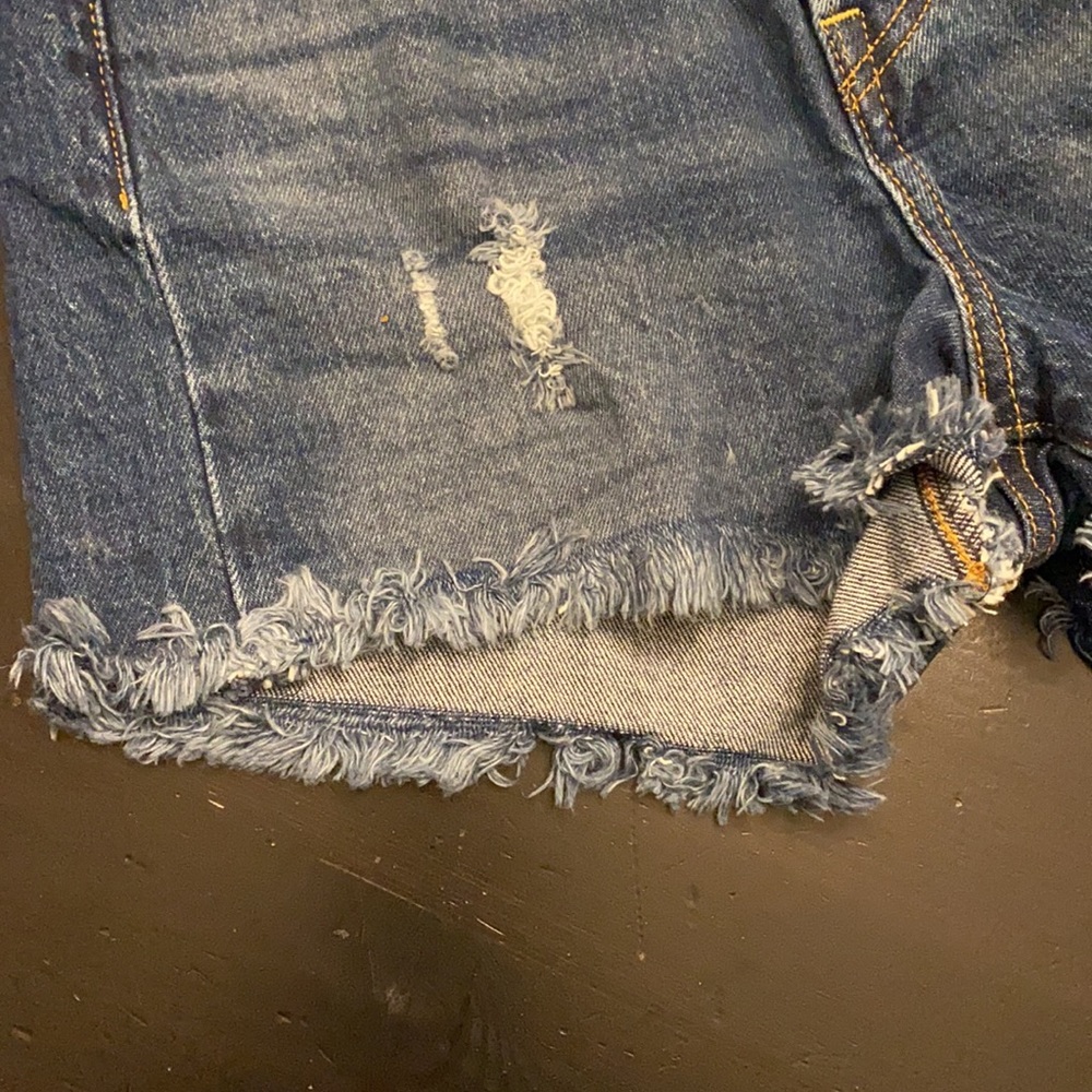 Levi's Ribcage Denim Shorts - Picture 13 of 14